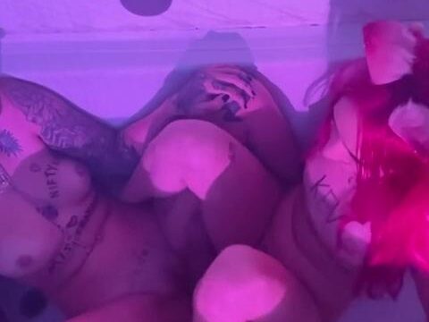 Fansly – @Cherrygurl Me And Thephoqueen Pee In The Tube